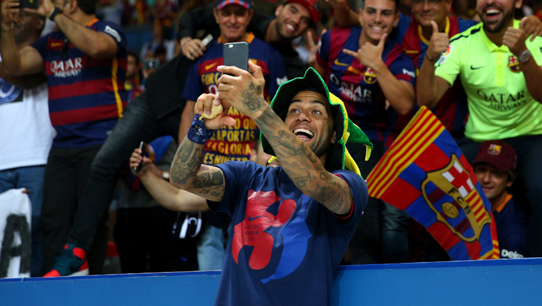 United target Dani Alves commits Catalan future