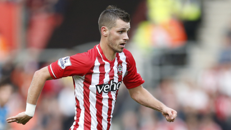 Schneiderlin trains with Saints youngsters
