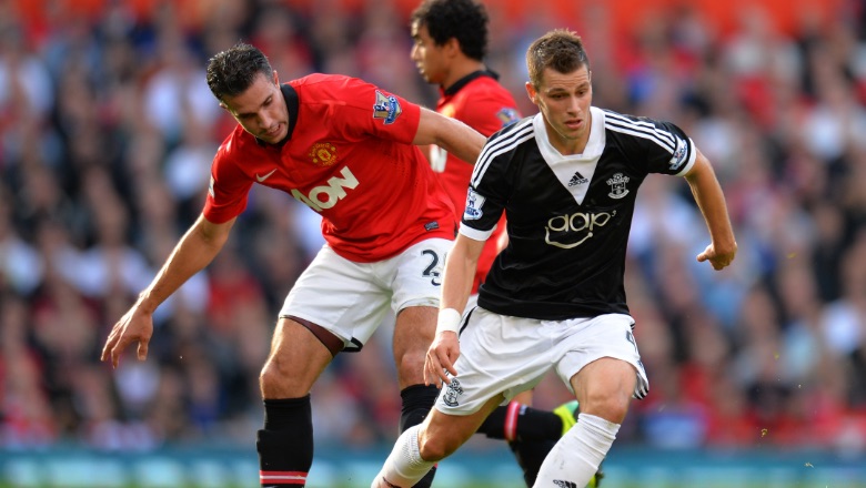 Schneiderlin conversing with United?