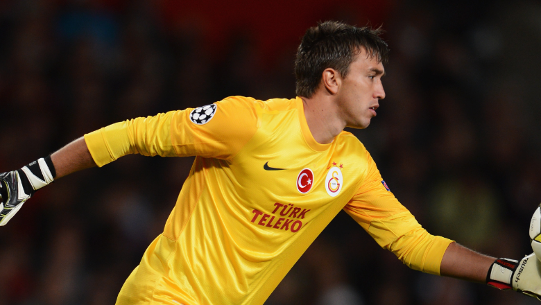 United bid for goalkeeper