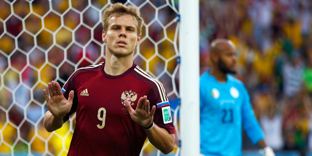 United and Spurs battle over Russian striker