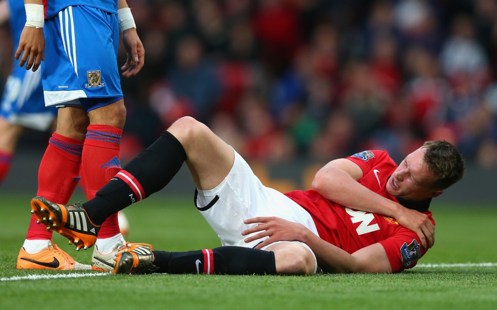 Phil Jones Ruled out for 3 Weeks