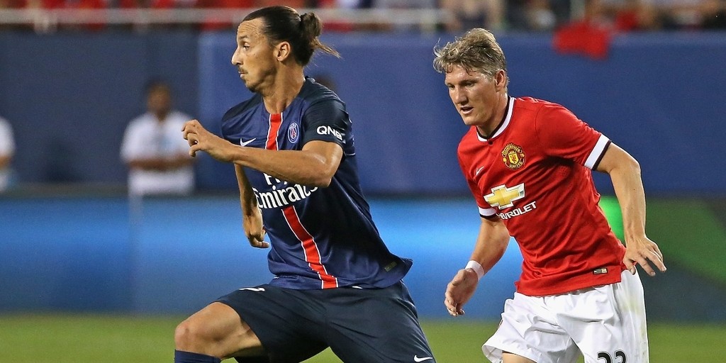 Fellaini makes way for Schweinsteiger in shirt swap