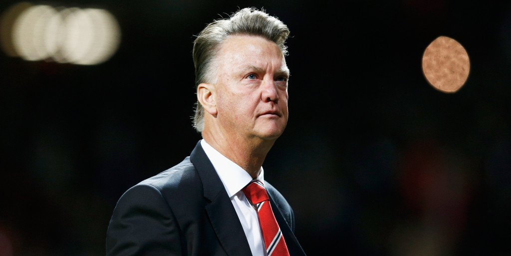 Cruyff criticises van Gaal tactics