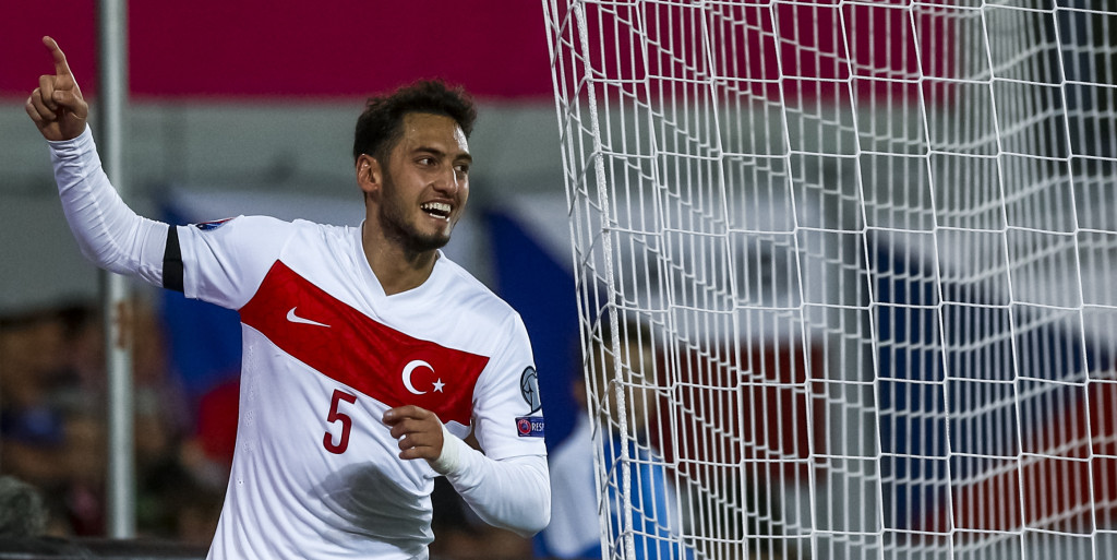 United face battle for Turkish midfielder