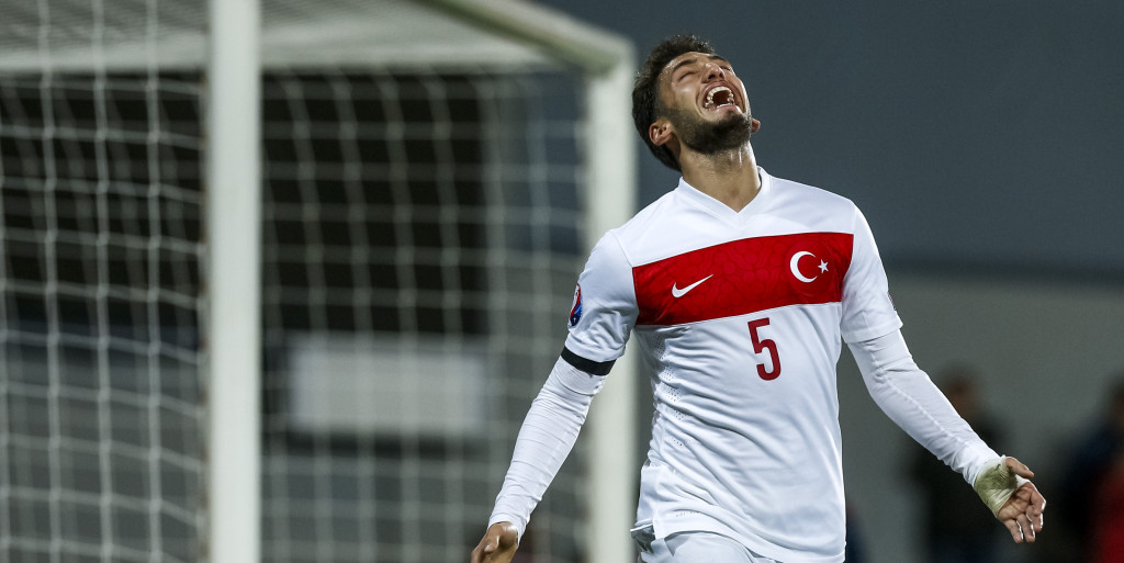 United ready €40m bid for Calhanoglu