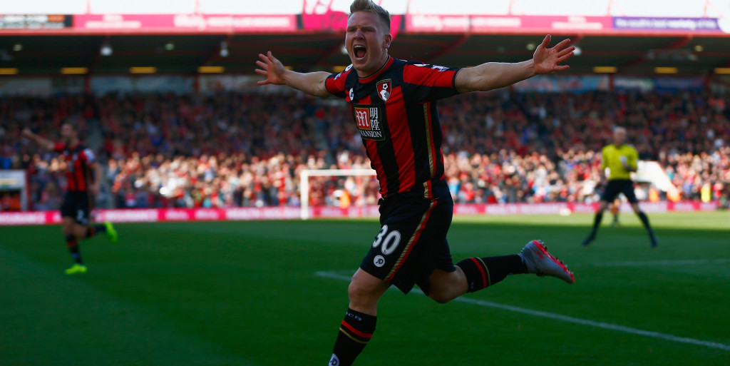 United to consider Ritchie move