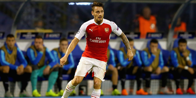 United to make late Debuchy swoop