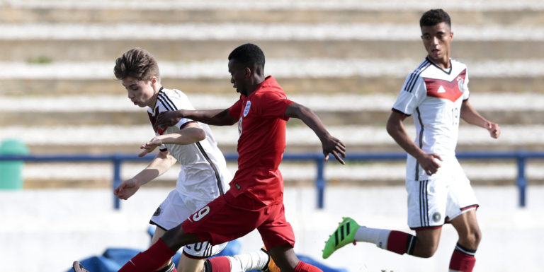 United set to sign young Brentford midfielder