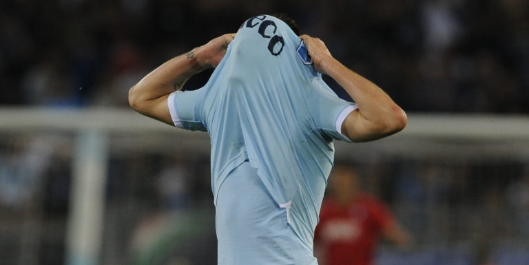 Man United make club-record bid for midfielder, United open talks about defender deal and more: Man United news round-up