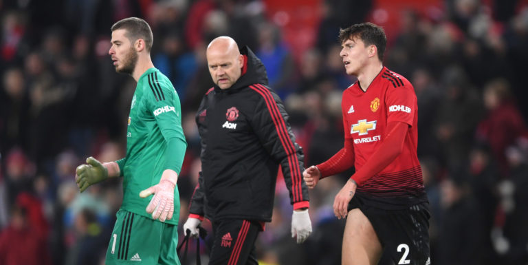 Mourinho says De Gea wants to stay