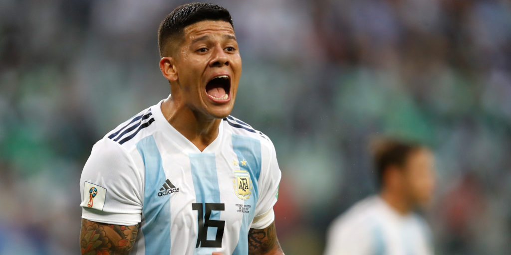 Everton in talks to sign Rojo from Manchester United