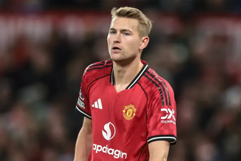 Manchester United fans fear De Ligt situation is worse than let on