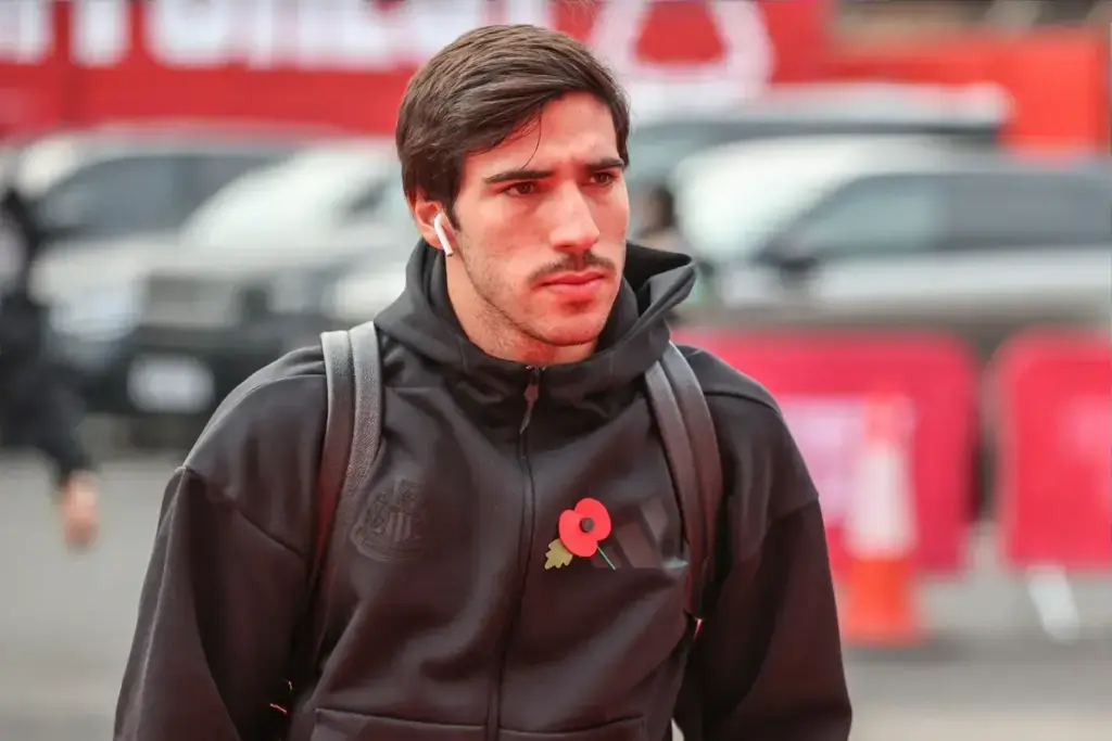 Manchester United move for Tonali under threat from Man City