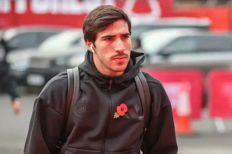 Manchester United move for Tonali under threat from Man City