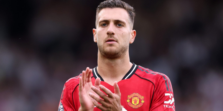 Diogo Dalot: Martinez comments underline Man Utd versatility value