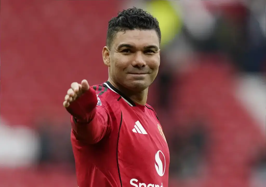Manchester United in ‘advanced talks’ for Newcastle star Casemiro ‘recommended’