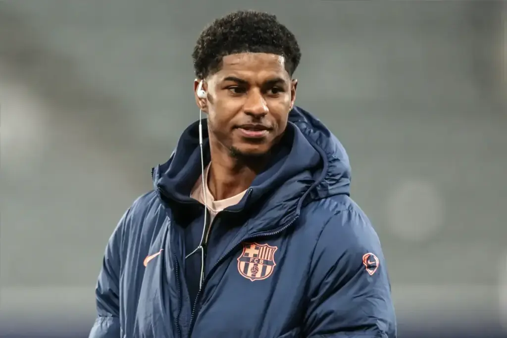 Manchester United players training amid ongoing contract wage structure issues