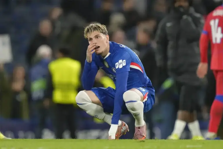 Manchester United fans mock ‘postman’ Garnacho after Chelsea Champions League exit