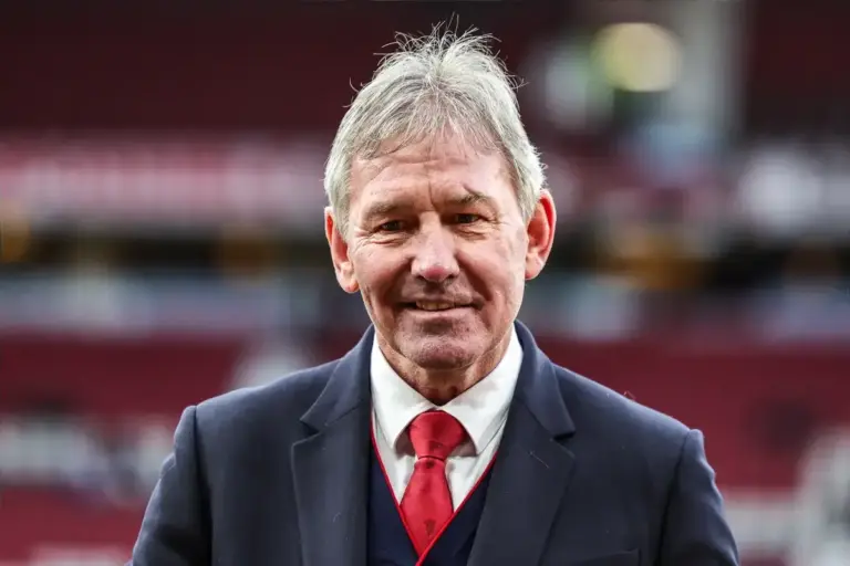 Manchester United Icon Bryan Robson Names Ideal Casemiro Replacement
