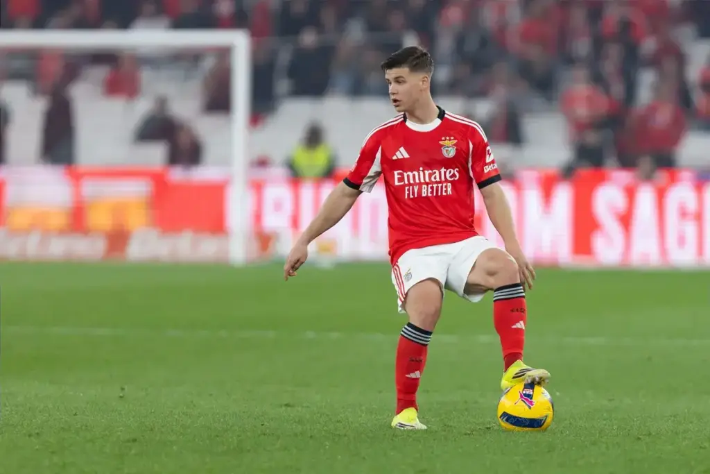 Manchester United have long-term Shaw replacement in mind