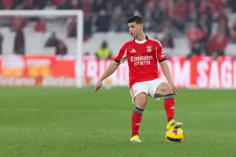 Manchester United have long-term Shaw replacement in mind