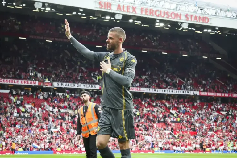 Manchester United Hero De Gea Could Join Premier League Rivals