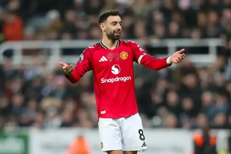 Bruno Fernandes Reccomends Manchester United Sign £80m Portugal Midfielder