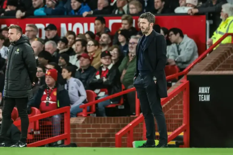 Manchester United must rule out £60m midfielder who ‘prefers Liverpool’