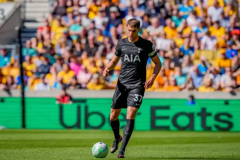 Manchester United now eyeing another left footed defender alongside Van de Ven