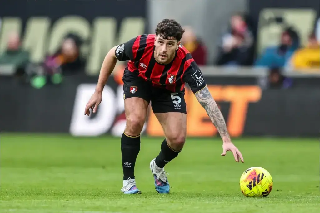 Manchester United fall behind Chelsea and Tottenham for Premier League star