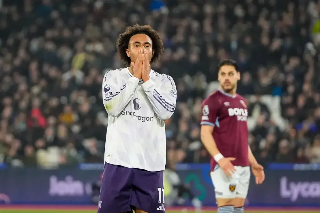 A New Club Enters Race for Manchester United Striker Joshua Zirkzee