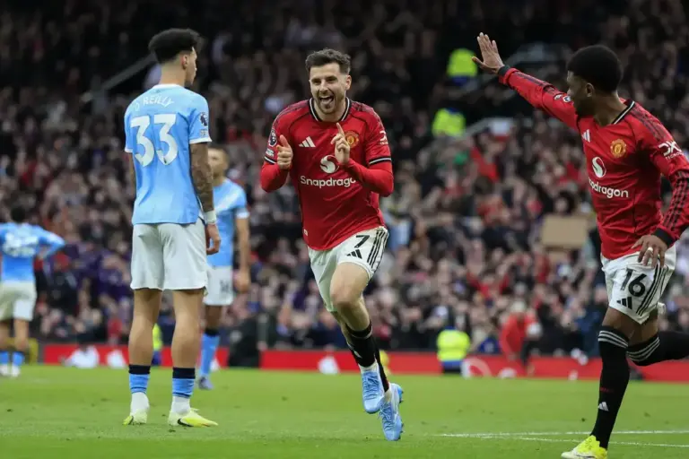 Manchester United vs Leeds: Michael Carrick thrilled to have Mason Mount back