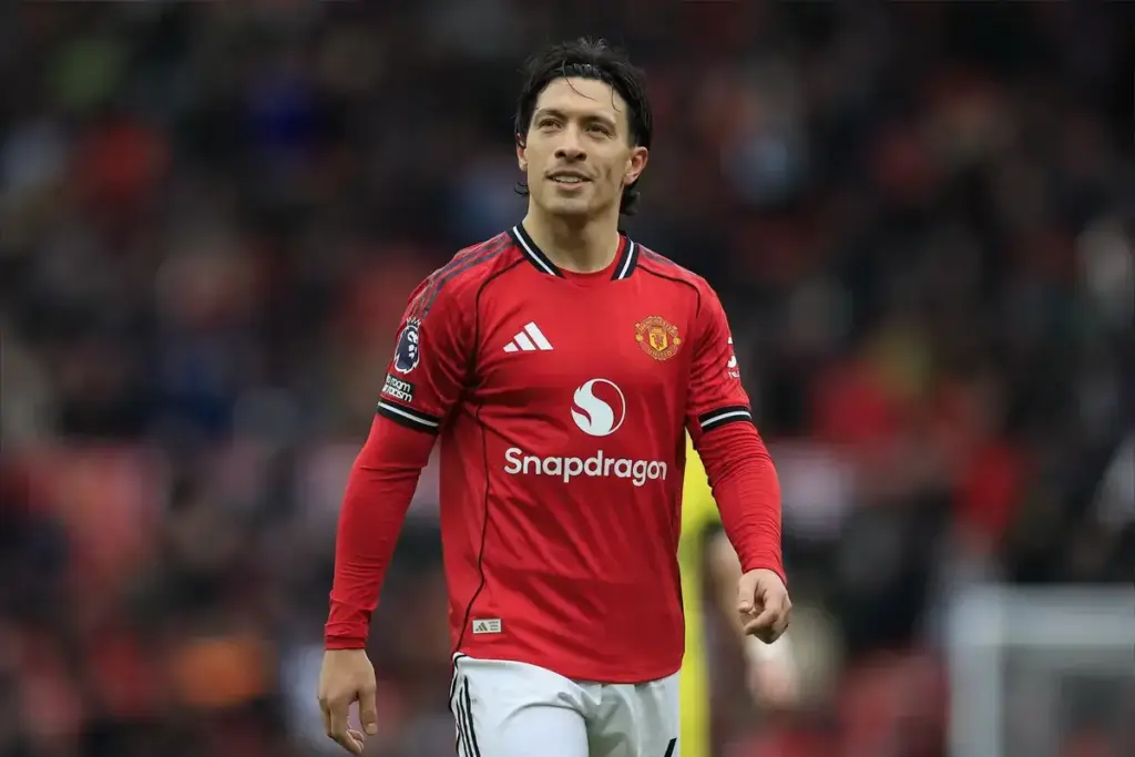 Manchester United vs Leeds: Michael Carrick gives Lisandro Martinez update