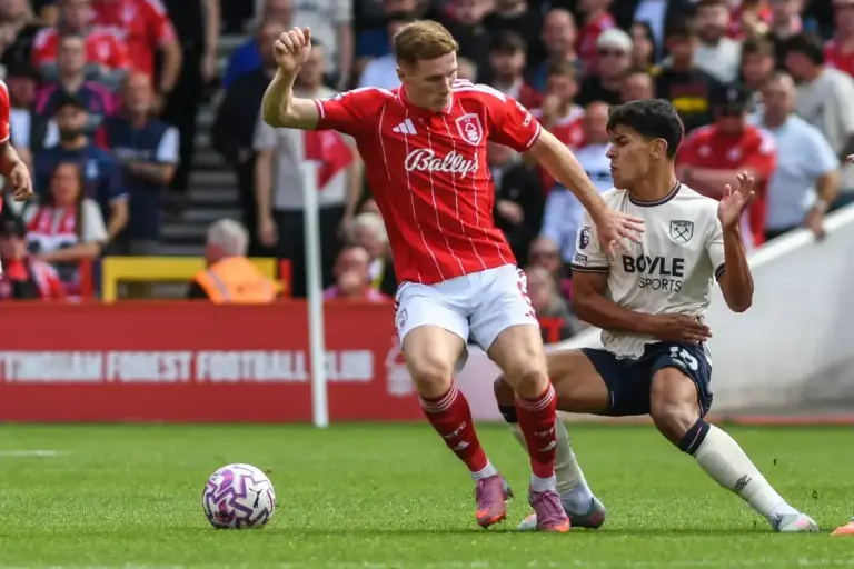 Man Utd ‘Hold Talks’ with Premier League Midfielder and he’s ‘Open’ to Move