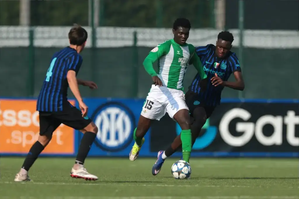 Man Utd want to beat Chelsea to ‘stunning’ £26m defender
