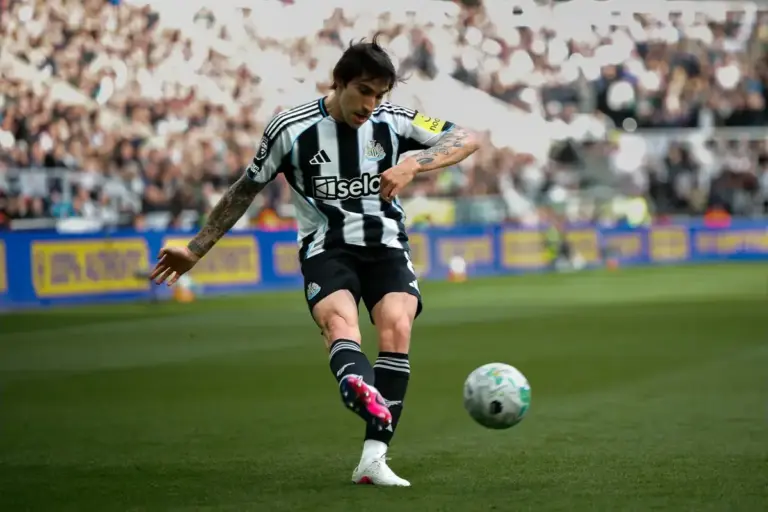 One of Man Utd’s top midfield targets ‘wants out’