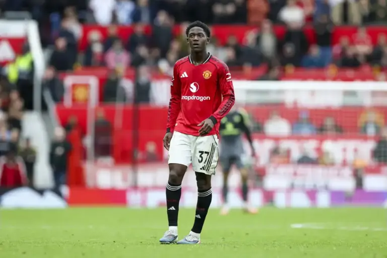 Mainoo Praise of Man Utd Coach Carrick Highlights Amorim Flaw