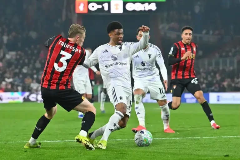 Manchester United Plot Move for £14m Premier League Left-back