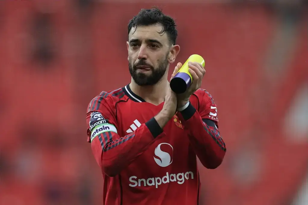 Manchester United: Bruno Fernandes Wins FWA Player of the Year