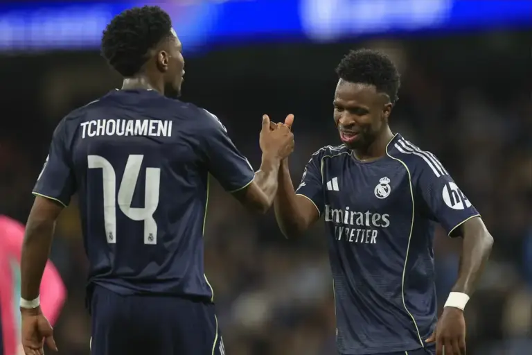 Man Utd make ‘formative approach’ for Real Madrid star in hot water