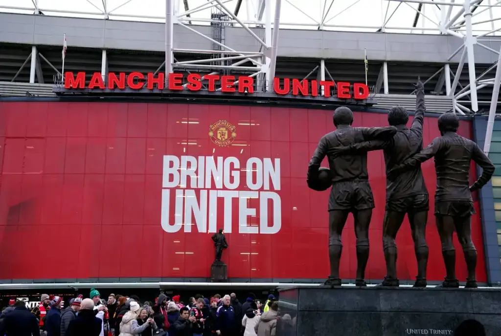Sheikh Jassim’s Qatar group buying Man Utd? Report gives update on Glazer sale