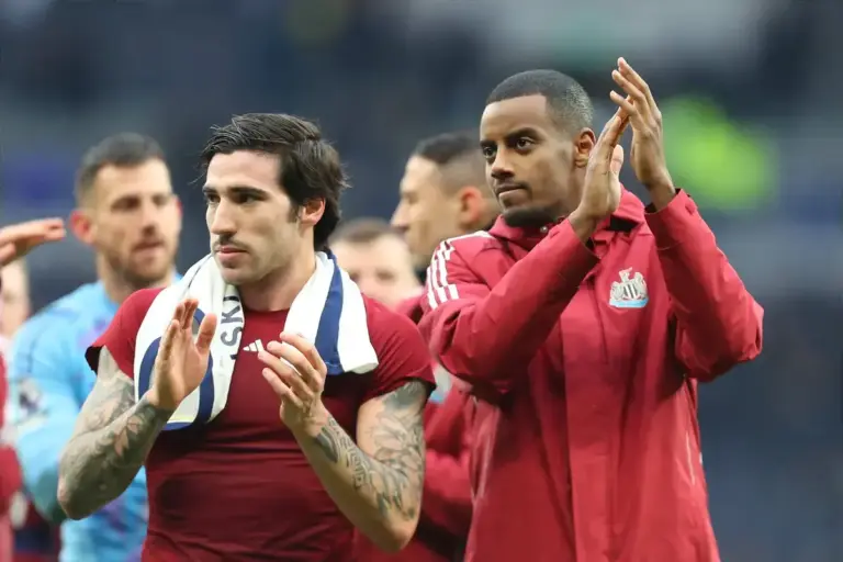 Man Utd need £100m midfielder to pull an Alexander Isak