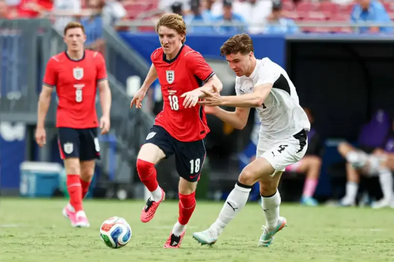 Man Utd fans will feel vindicated as Barcelona new-boy Gordon slumps for England