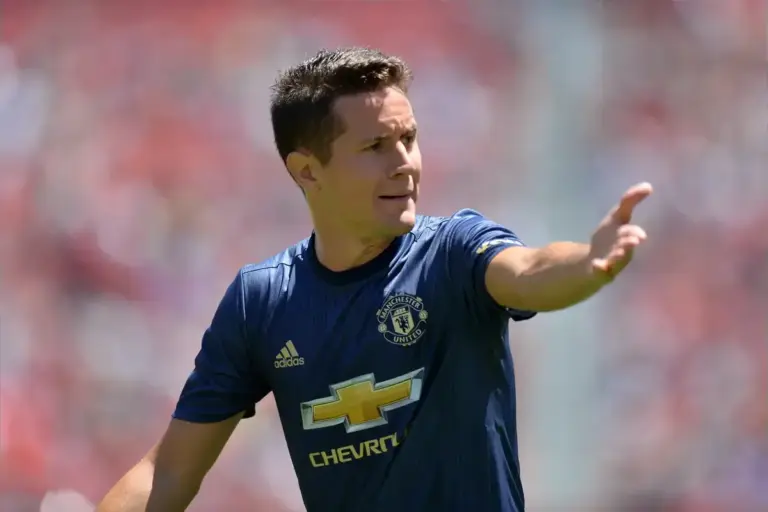 Ander Herrera Shirt Clip Gives Manchester United Fans Reminder