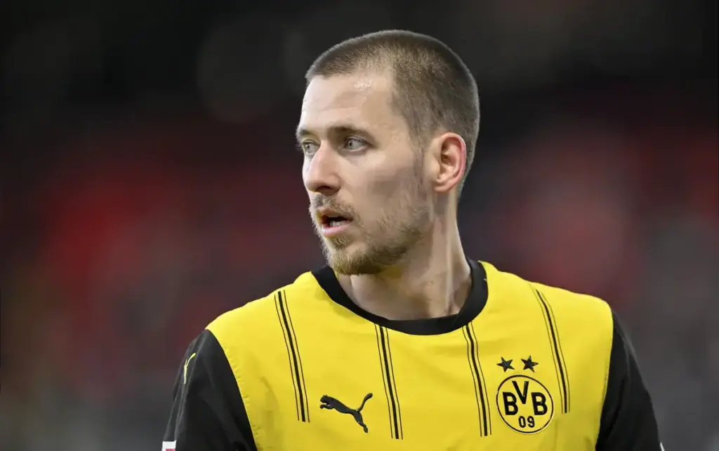 Waldemar Anton Bid Would Give Manchester United A Defensive Shortcut