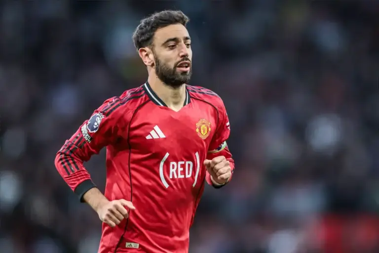 Man Utd pause Bruno Fernandes contract talks