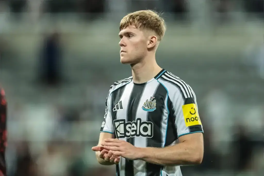 Man Utd have to pay ‘record-breaking’ fee for Newcastle star Lewis Hall