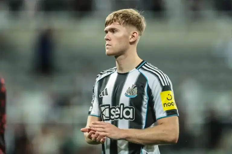 Man Utd have to pay ‘record-breaking’ fee for Newcastle star Lewis Hall