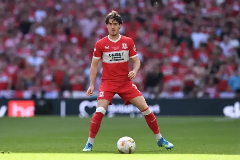 Carrick gets his way as Man Utd rival Tottenham for £25m midfielder